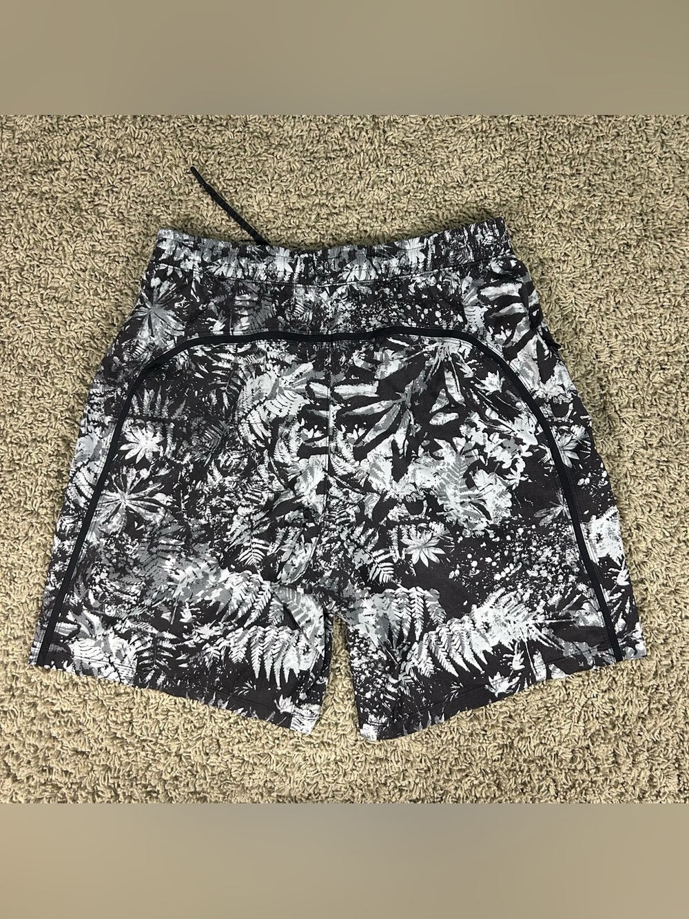 Lululemon Current State Shorts Mens Large 9" Canopy Ice Black Tropical Elements - Picture 9 of 9